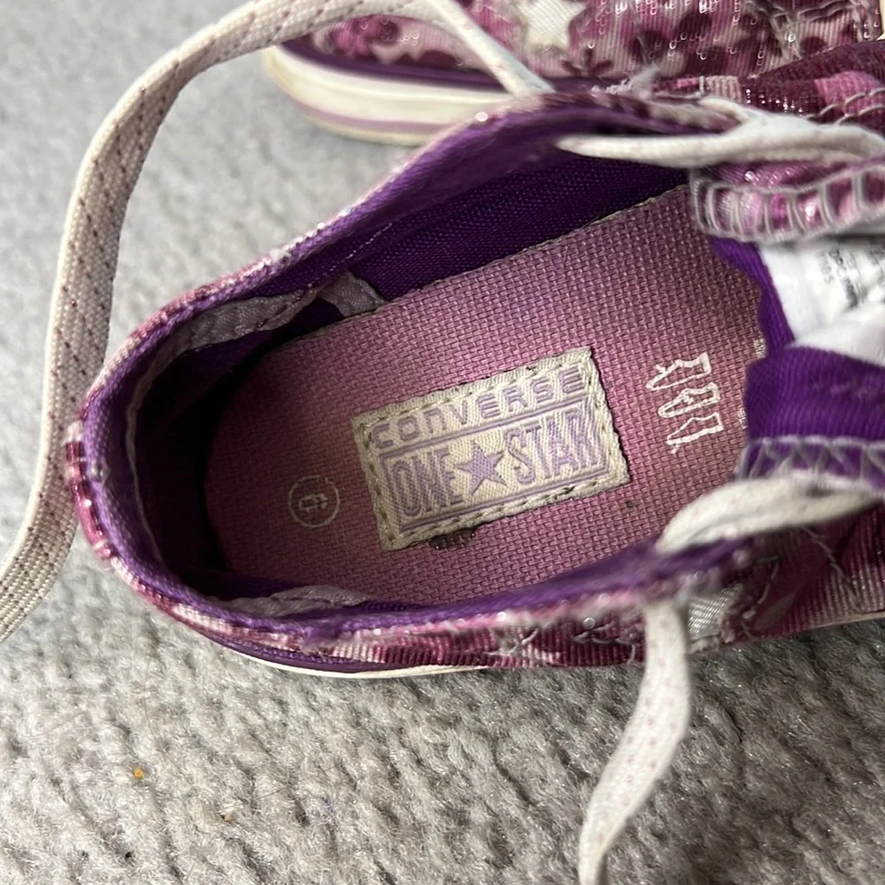 Converse One Star Purple Flower Tie Low Tops, Size 6